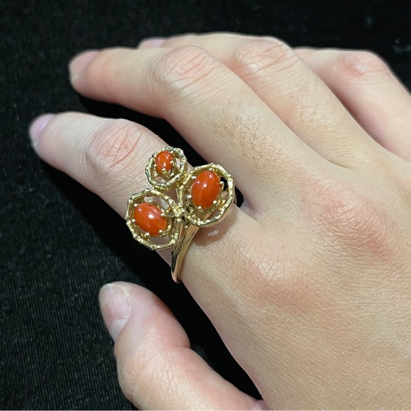 ✨ 14K Gold Vintage Red Coral Ring - Picture 2 of 5